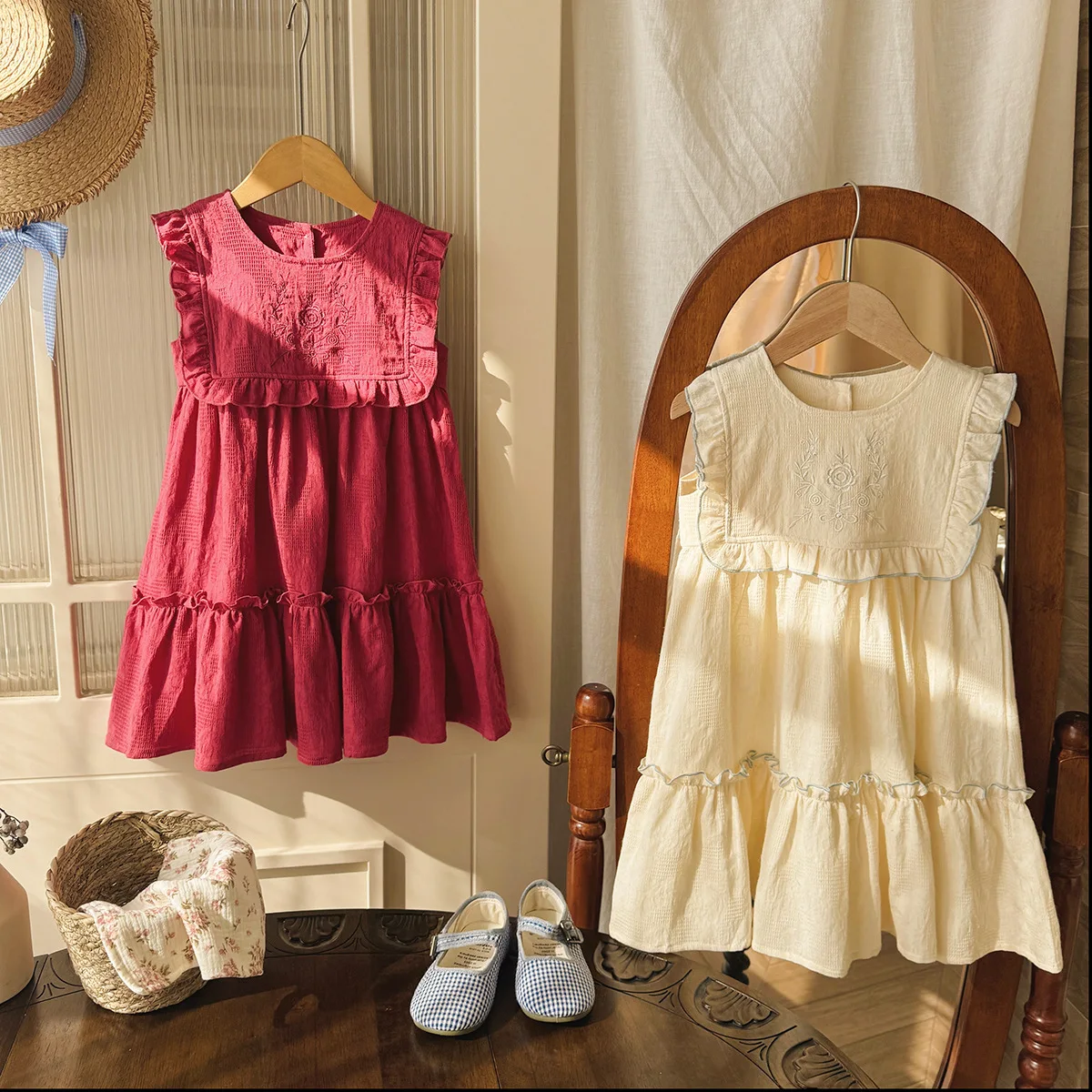Vintage Flower Embroidered Girl Dress 2026 Summer Ruffle Leaf Edge Cake Jacquard Sleeveless Children's Dress
Vintage Flower Embroidered Girl Dress 2026 Summer Ruffle Leaf Edge Cake Jacquard Sleeveless Children's Dress