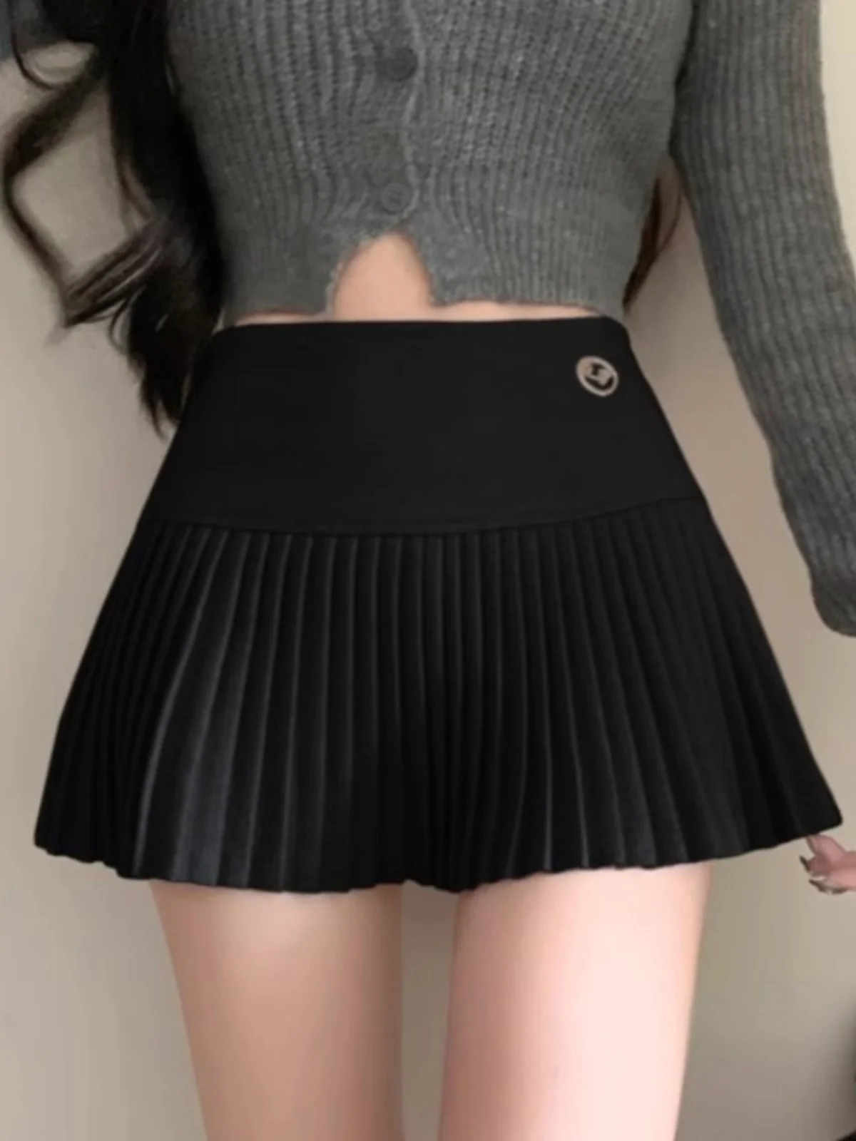 High Waist Pleated Skirt Autumn Winter New Style Slimming Sexy College Style A-Line Short Skirt Korean Version Polyester...
High Waist Pleated Skirt Autumn Winter New Style Slimming Sexy College Style A-Line Short Skirt Korean Version Polyester...