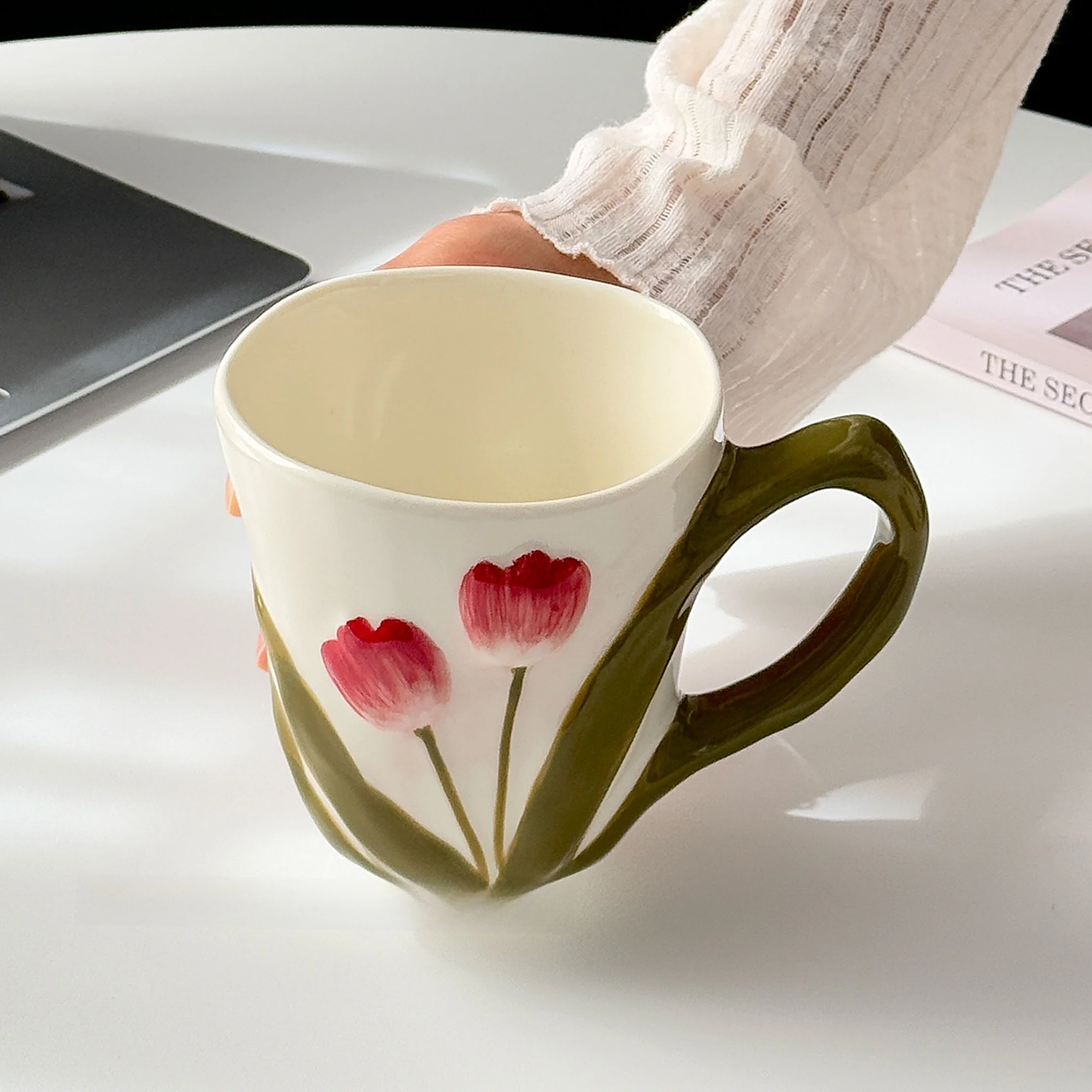 Retro Hand-Painted Large Capaci Cerc Tulip Le Coffee Mug Creative Gift Lacquerware Milk Coffee Cup for Daily Use
Retro Hand-Painted Large Capaci Cerc Tulip Le Coffee Mug Creative Gift Lacquerware Milk Coffee Cup for Daily Use