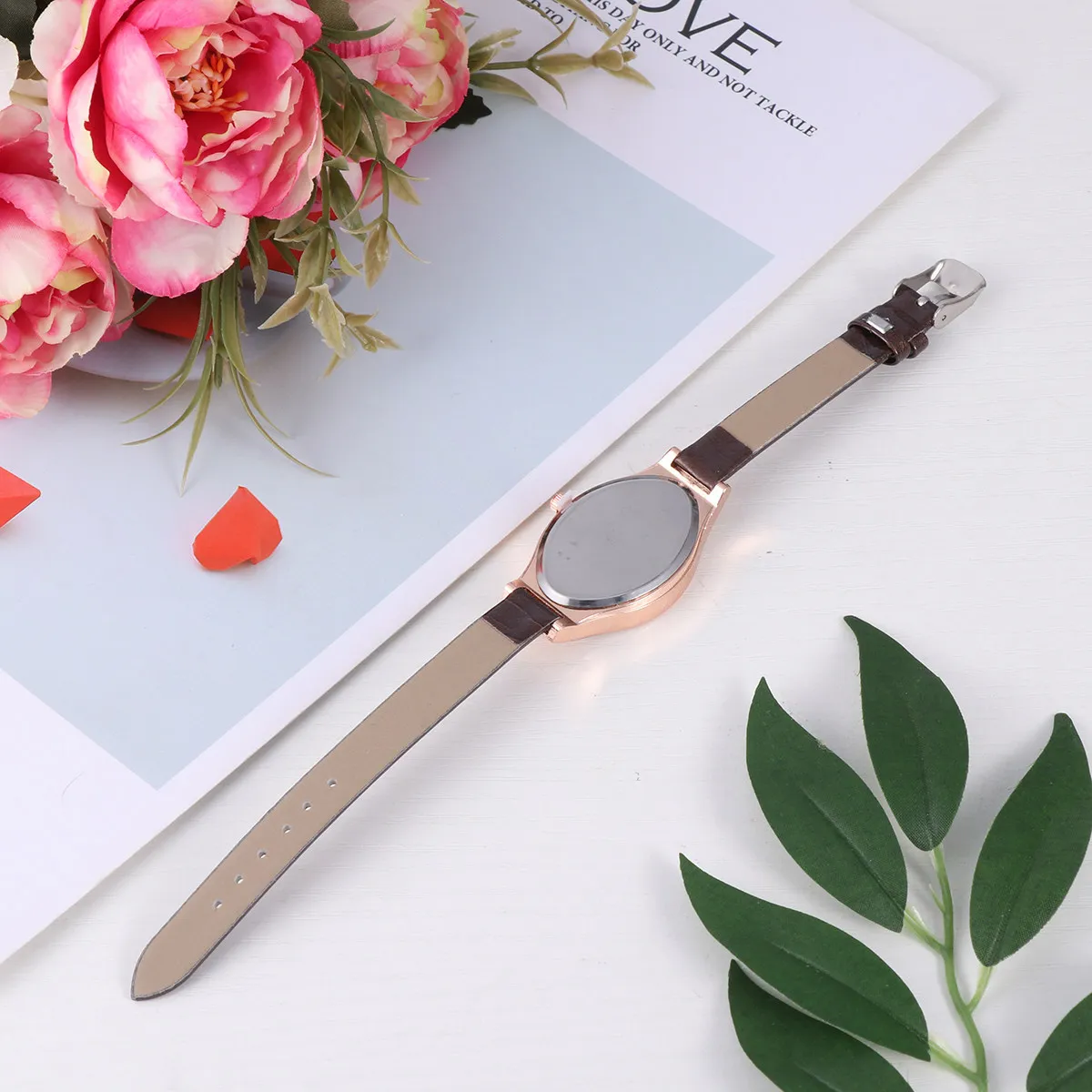 Fashion Women Quartz Watch Creative Chic Design Accurate Timekeeping Comfortable Wear Perfect Gift for Female
Fashion Women Quartz Watch Creative Chic Design Accurate Timekeeping Comfortable Wear Perfect Gift for Female