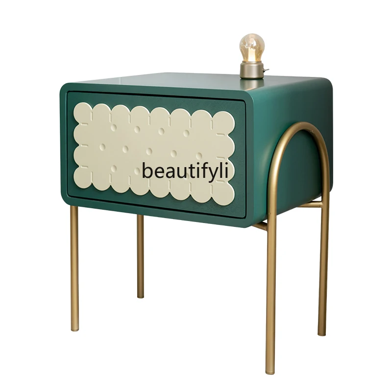 Simple light luxury bedside table side storage living room design sofa small corner
Simple light luxury bedside table side storage living room design sofa small corner