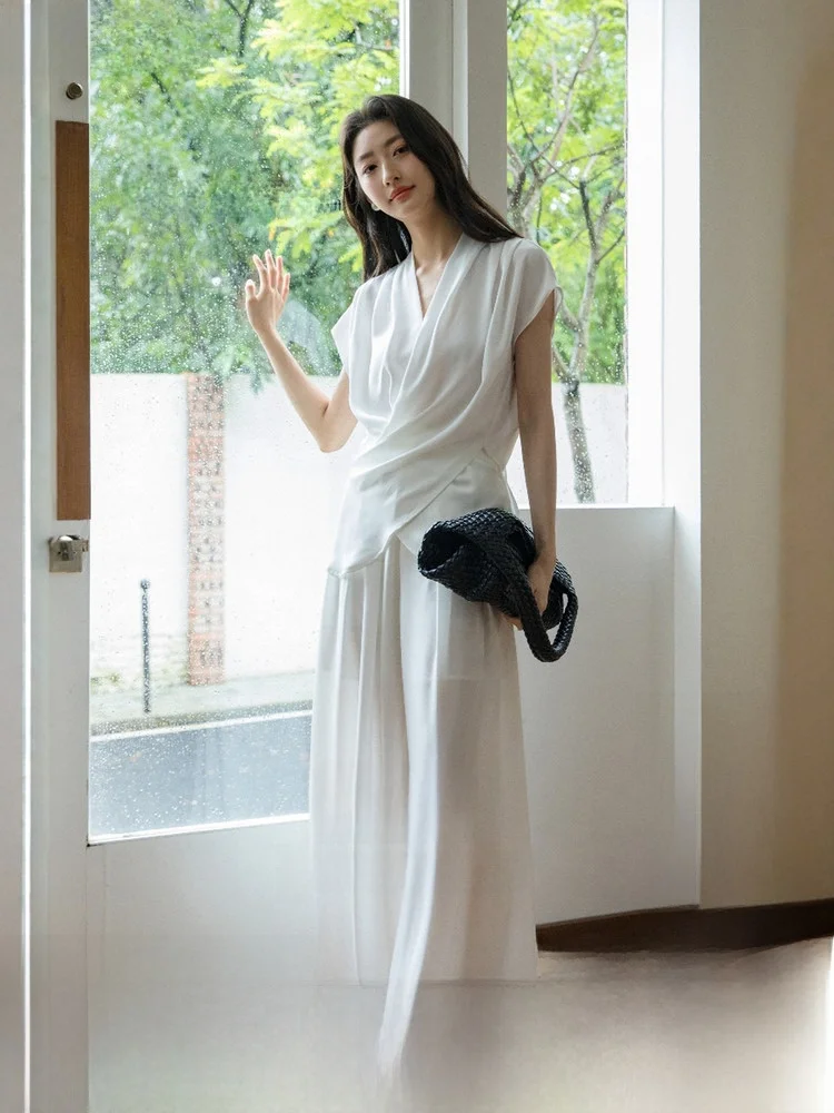 Шелковые широкие брюки в пол, немнущиеся, повседневные, струящиеся, свободные, воздушные, универсальные, прямого кроя, с застежкой на молнии на талии
Шелковые широкие брюки в пол, немнущиеся, повседневные, струящиеся, свободные, воздушные, универсальные, прямого кроя, с застежкой на молнии на талии