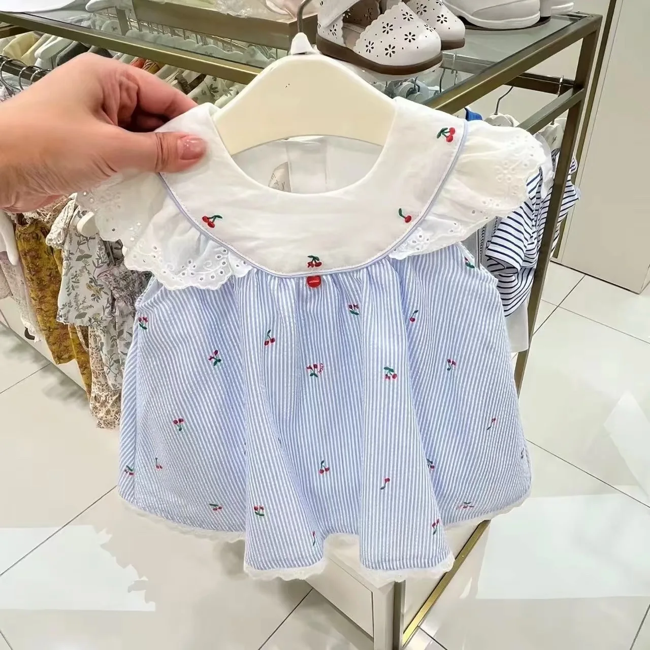 Princess Style Cherry Print Romper Suit for Baby Girls Summer Collection Elegant Outfit with Flying Sleeves Bottom Covering
Princess Style Cherry Print Romper Suit for Baby Girls Summer Collection Elegant Outfit with Flying Sleeves Bottom Covering