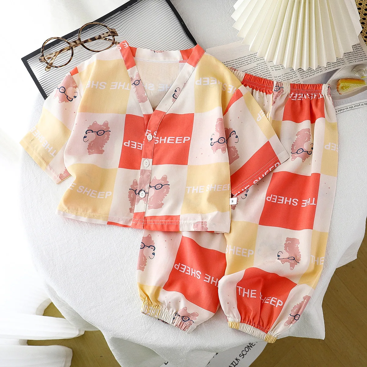 Children Homewear Cotton Silk Set Summer Short Sleeve Pajamas for Boys Girls Two Piece Lightweight Air Conditioning Sleepwear
Children Homewear Cotton Silk Set Summer Short Sleeve Pajamas for Boys Girls Two Piece Lightweight Air Conditioning Sleepwear