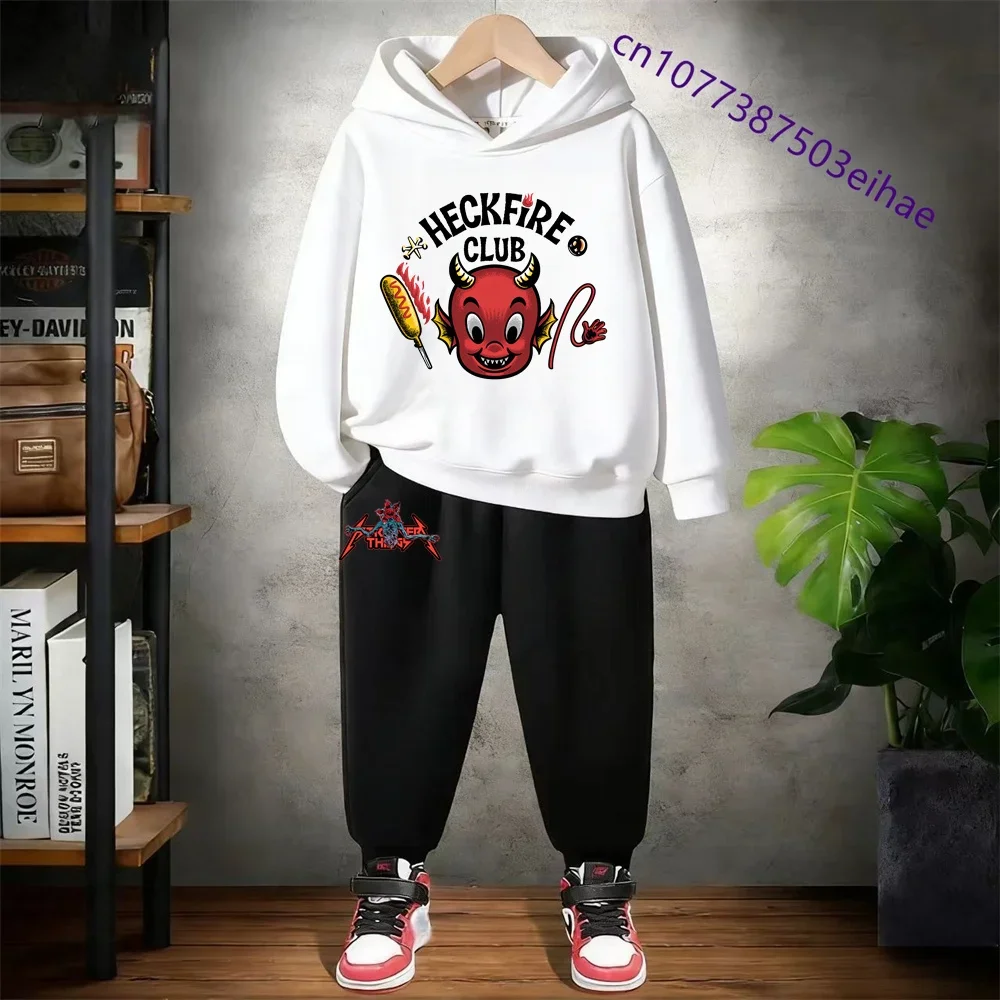 Детский комплект в европейском стиле: пуловер и брюки из чистого хлопка с классическими принтами персонажей мультфильмов для тепла и комфорта
Детский комплект в европейском стиле: пуловер и брюки из чистого хлопка с классическими принтами персонажей мультфильмов для тепла и комфорта