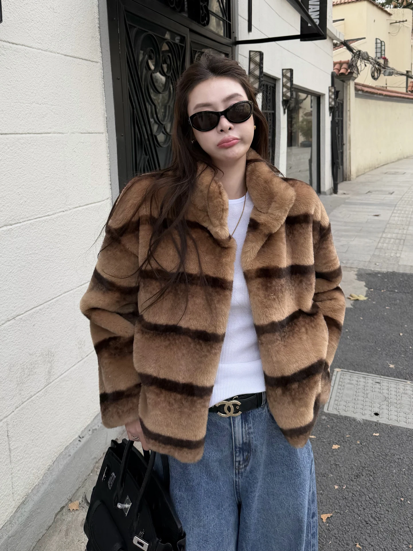 Элитная женская зимняя шуба Tingting из экологичного меха с цветными блоками, новая модель, теплая, прямого кроя, с прямым подолом
Элитная женская зимняя шуба Tingting из экологичного меха с цветными блоками, новая модель, теплая, прямого кроя, с прямым подолом