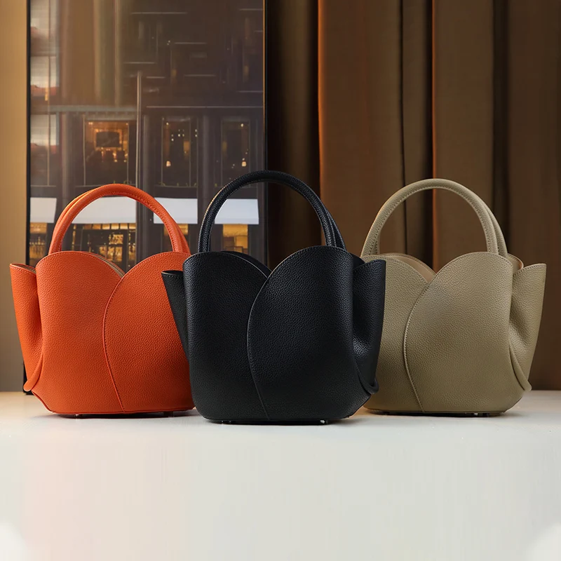 Solid color, simple, atmospheric, fashionable handbag, mother bag, tulip bag, versatile daily commuting crossbody bag
Solid color, simple, atmospheric, fashionable handbag, mother bag, tulip bag, versatile daily commuting crossbody bag