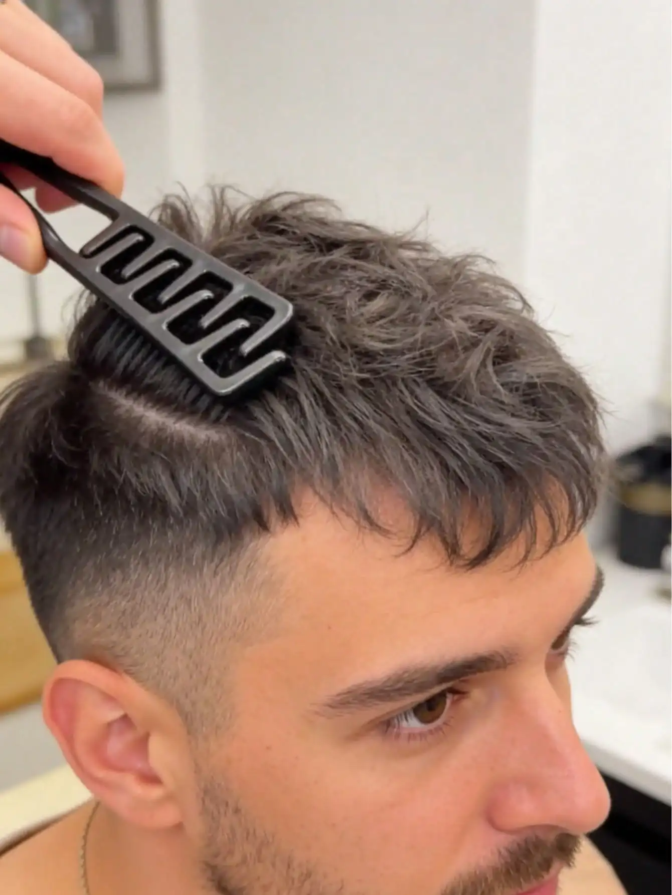 2pcs Plastic Styling Comb Set For Men, Suitable For Commuting, Business Trips, Travel And Office Use. It Is Portable, Compact And Easy To Store. It Helps With Styling And Volumizing Hair, And Manages Flyaways.
2pcs Plastic Styling Comb Set For Men, Suitable For Commuting, Business Trips, Travel And Office Use. It Is Portable, Compact And Easy To Store. It Helps With Styling And Volumizing Hair, And Manages Flyaways.