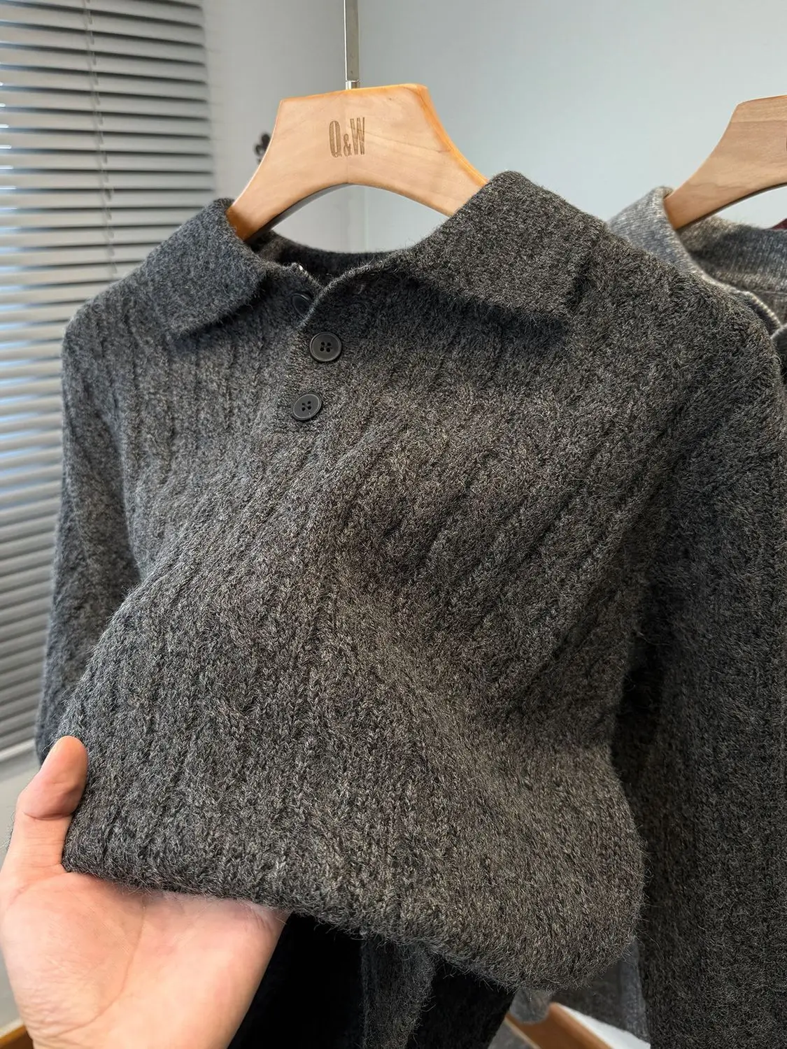 Мужской свитер Thiened осенне-зимний с воротником, вязаный косами, теплый, повседневный, из полиэфирного волокна, длинный рукав, для ежедневного ношения и отдыха
Мужской свитер Thiened осенне-зимний с воротником, вязаный косами, теплый, повседневный, из полиэфирного волокна, длинный рукав, для ежедневного ношения и отдыха