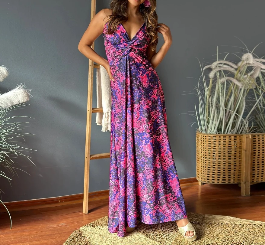 Women's suspender dress 2024 summer new women's casual V-neck printed elegant A-line dress
Women's suspender dress 2024 summer new women's casual V-neck printed elegant A-line dress