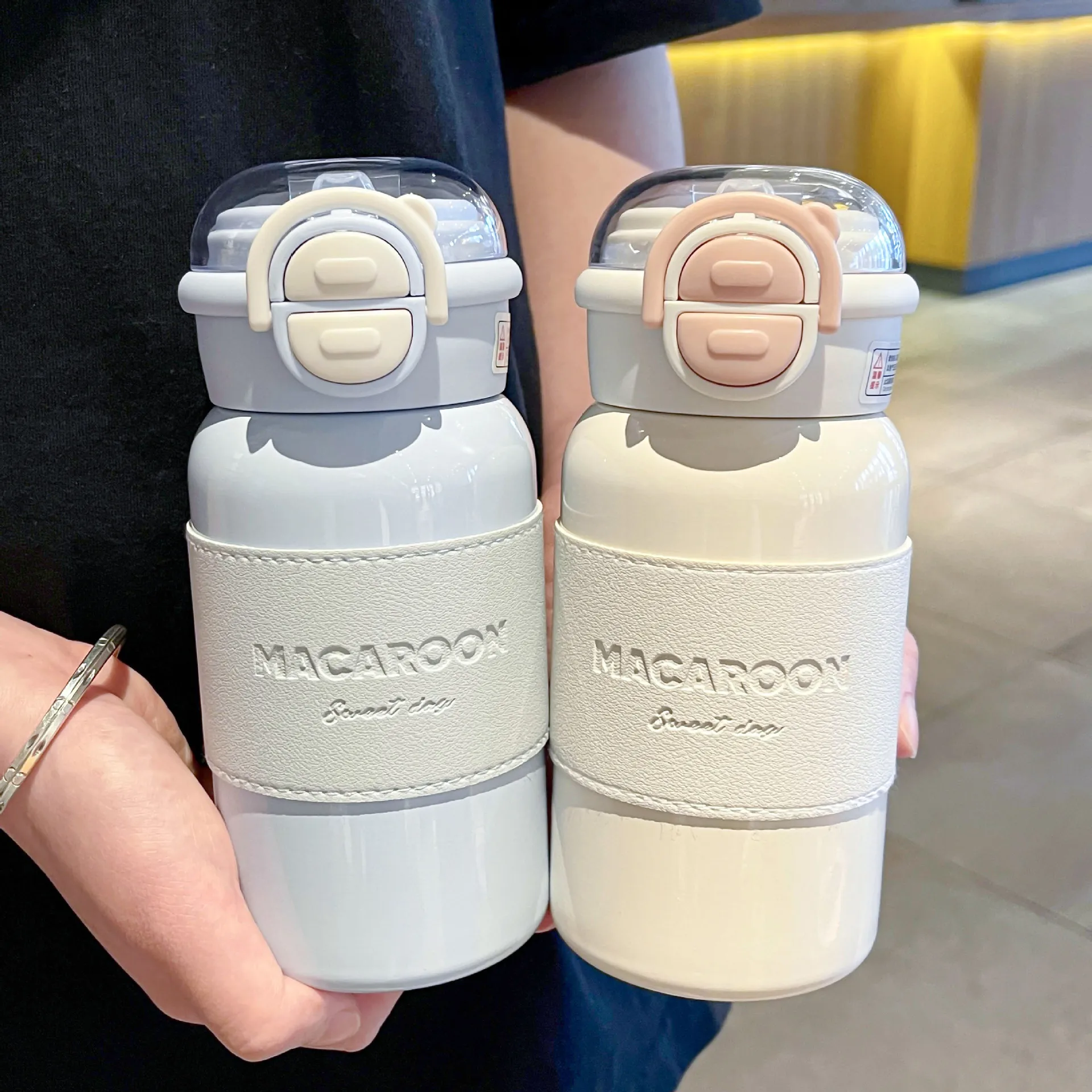 Portable Double-Sided Insulated 316 Stainless Steel Thermos Cup for Students Women Large Capacity Straw Water Bottle for Travel
Portable Double-Sided Insulated 316 Stainless Steel Thermos Cup for Students Women Large Capacity Straw Water Bottle for Travel