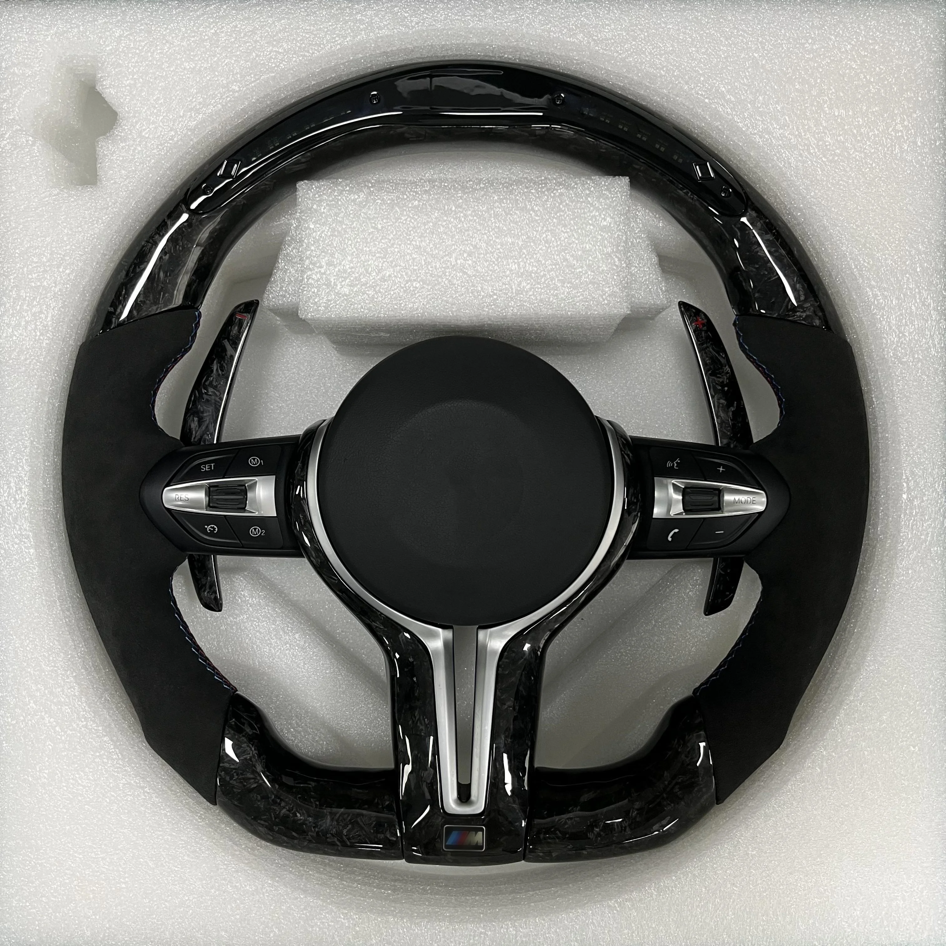 Изготовленное на заказ светодиодное рулевое колесо из алькантары из углеродного волокна для BMW M5 F10 F30 E90 E60 2009-2017, кованое рулевое колесо из углеродного волокна
Изготовленное на заказ светодиодное рулевое колесо из алькантары из углеродного волокна для BMW M5 F10 F30 E90 E60 2009-2017, кованое рулевое колесо из углеродного волокна