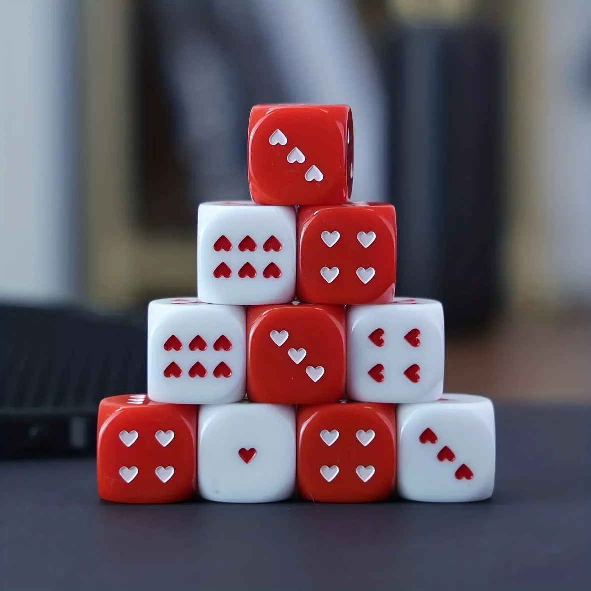 10pcs Red & White Six-Sided Dice With Heart Pattern, Silky Smooth Touch, Perfect For MTG, DND And Classic Card Tabletop Games
10pcs Red & White Six-Sided Dice With Heart Pattern, Silky Smooth Touch, Perfect For MTG, DND And Classic Card Tabletop Games