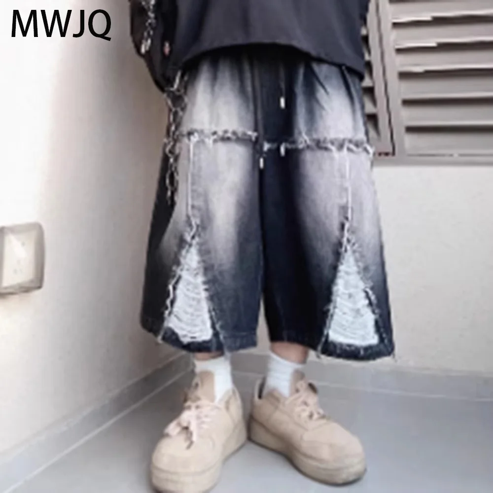 MWJQ Male Hiphop Y2K Retro Male Denim Shorts American High Street Oversized Hole Design Wide Leg Pants Fifth Blue Trend 010319
MWJQ Male Hiphop Y2K Retro Male Denim Shorts American High Street Oversized Hole Design Wide Leg Pants Fifth Blue Trend 010319