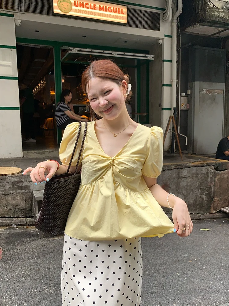 Loose Women's Cotton Shirt Knot V-neck Bubble Sleeve Short Sleeve Breathable Summer Top Fashionable Versatile Style
Loose Women's Cotton Shirt Knot V-neck Bubble Sleeve Short Sleeve Breathable Summer Top Fashionable Versatile Style