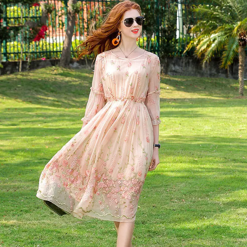 Silk embroidered dress summer 2022 new style waist closing slim two-piece imitation mulberry silk skirt
Silk embroidered dress summer 2022 new style waist closing slim two-piece imitation mulberry silk skirt