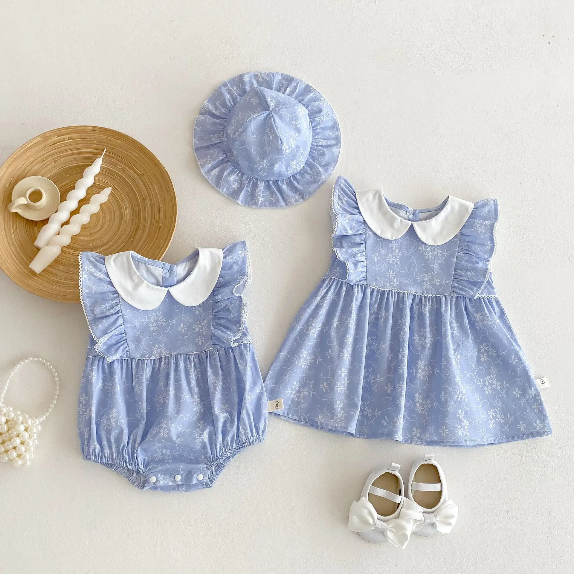 Baby Girls' 2025 Summer New in Dainty Flower Print Onesie Peter Pan Collar Puff Sleeves Perfect for Comfort Style
Baby Girls' 2025 Summer New in Dainty Flower Print Onesie Peter Pan Collar Puff Sleeves Perfect for Comfort Style
