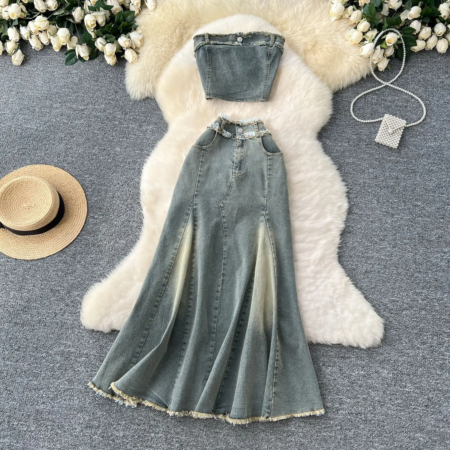 American Spice Girl Denim Two-piece Set. Sexy Fringed Strapless Short Top+High-waisted Fishtail Half Body Long Skirt for Ladies
American Spice Girl Denim Two-piece Set. Sexy Fringed Strapless Short Top+High-waisted Fishtail Half Body Long Skirt for Ladies