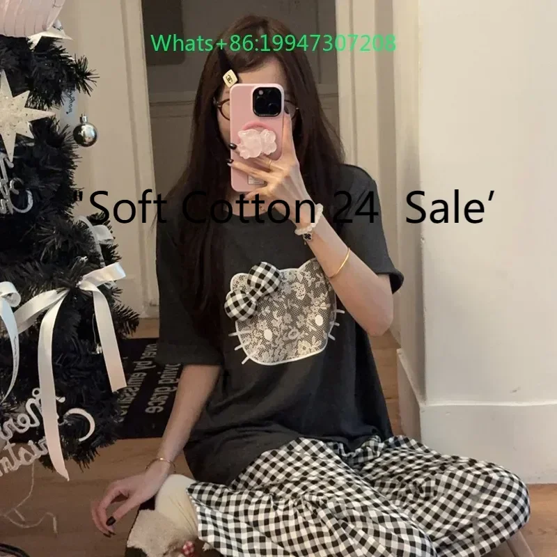 Summer new crew neck black cartoon Hello Kitty pajamas short sleeves trousers sweet loungewear two-piece set
Summer new crew neck black cartoon Hello Kitty pajamas short sleeves trousers sweet loungewear two-piece set