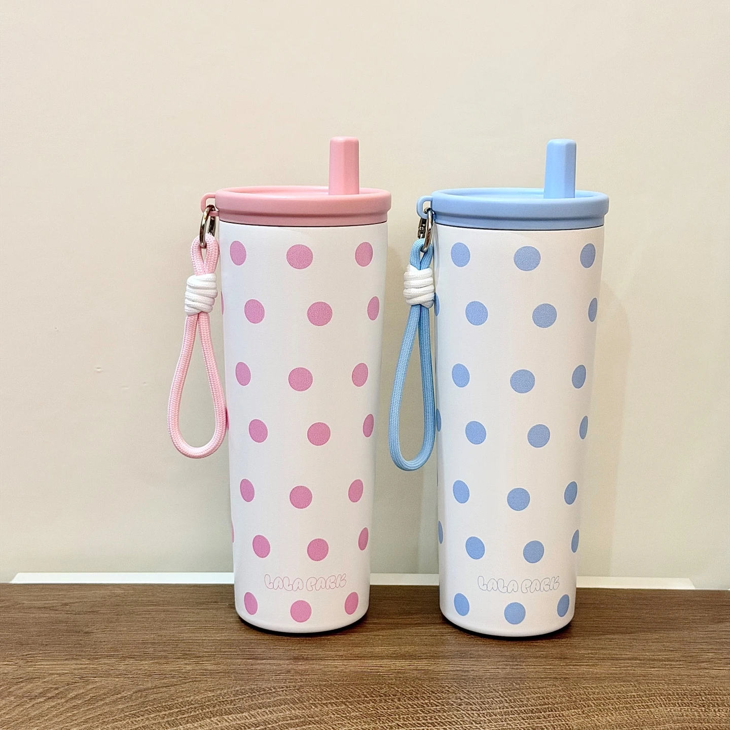 Мужская оригинальная винтажная термобутылка из нержавеющей стали с узором в горошек, 36 унций, для женщин, высокоэстетичная, портативная, большая
Мужская оригинальная винтажная термобутылка из нержавеющей стали с узором в горошек, 36 унций, для женщин, высокоэстетичная, портативная, большая