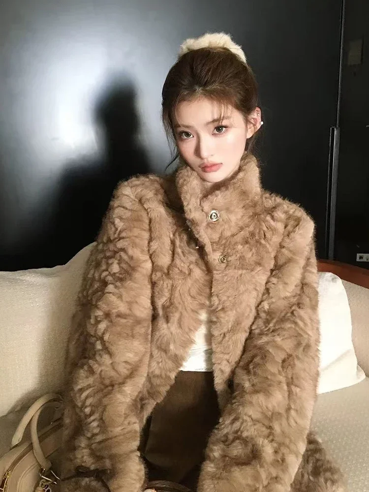 Sweet Faux Fox Fur Coats Women Winter Loose Stand Collar Warm Fuzzy Jacket Y2K Female Streetwear All Match Thick Fur Outerwear
Sweet Faux Fox Fur Coats Women Winter Loose Stand Collar Warm Fuzzy Jacket Y2K Female Streetwear All Match Thick Fur Outerwear