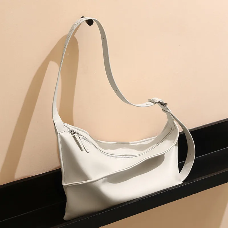 New Cowhide Armpit Genuine Leather Womens Crossbody Bag High-end Sense Large Capacity Simple Commuting Tote Bag Cowhide Tote Bag
New Cowhide Armpit Genuine Leather Womens Crossbody Bag High-end Sense Large Capacity Simple Commuting Tote Bag Cowhide Tote Bag