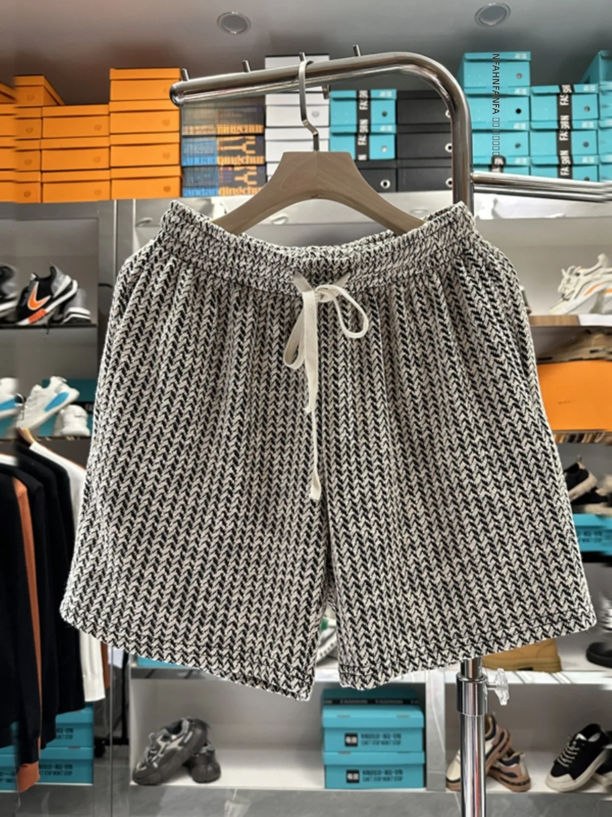 Летние мужские модные брюки в клетку, повседневные, свободного кроя, молодежные, из полиэфирного волокна, не мнущиеся, прямые, до колена
Летние мужские модные брюки в клетку, повседневные, свободного кроя, молодежные, из полиэфирного волокна, не мнущиеся, прямые, до колена