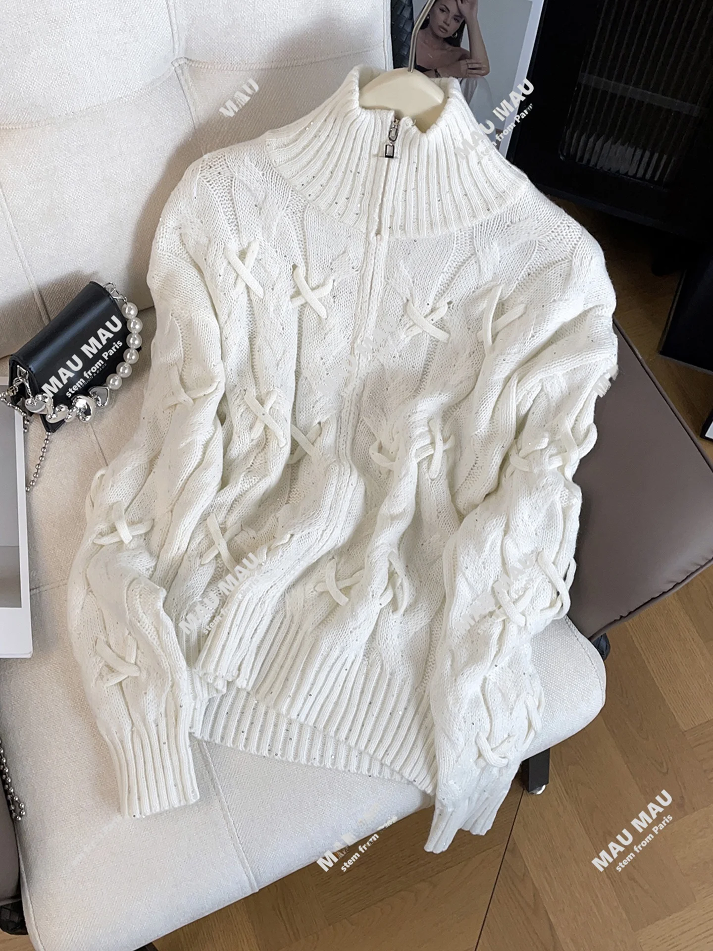 Высококачественный женский вязаный свитер с высоким воротником и стразами, осеннее новое поступление, удобная дышащая повседневная одежда для поездок на работу 
Высококачественный женский вязаный свитер с высоким воротником и стразами, осеннее новое поступление, удобная дышащая повседневная одежда для поездок на работу