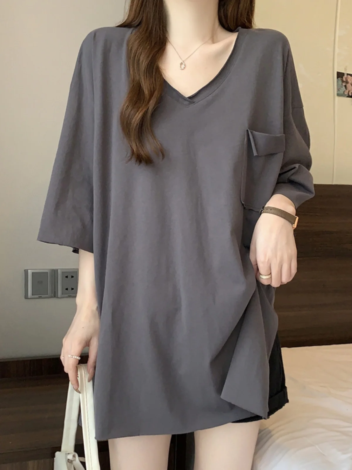 Ladies Loose Short Sleeve T-Shirt Summer Bottoming Shirt plus Size Slimming Mid-Length Cover-Up V-Neck Creative Pattern
Ladies Loose Short Sleeve T-Shirt Summer Bottoming Shirt plus Size Slimming Mid-Length Cover-Up V-Neck Creative Pattern