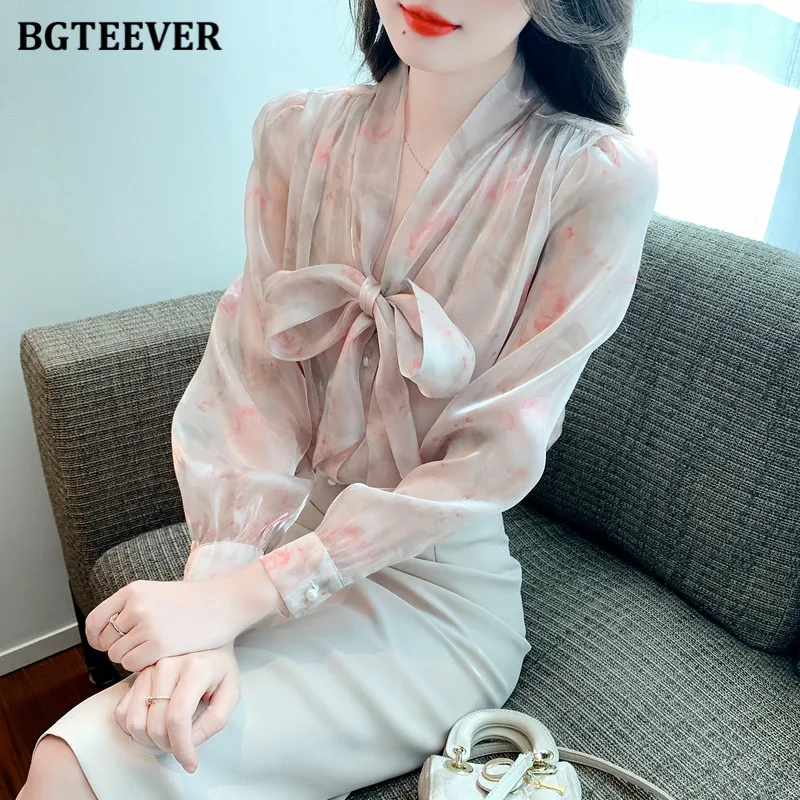 BGTEEVER Autumn Fashion Lace-up Women Bow Neck Floral Chiffon Shirts Elegant Loose Full Sleeve Single-breasted Female Blouses
BGTEEVER Autumn Fashion Lace-up Women Bow Neck Floral Chiffon Shirts Elegant Loose Full Sleeve Single-breasted Female Blouses