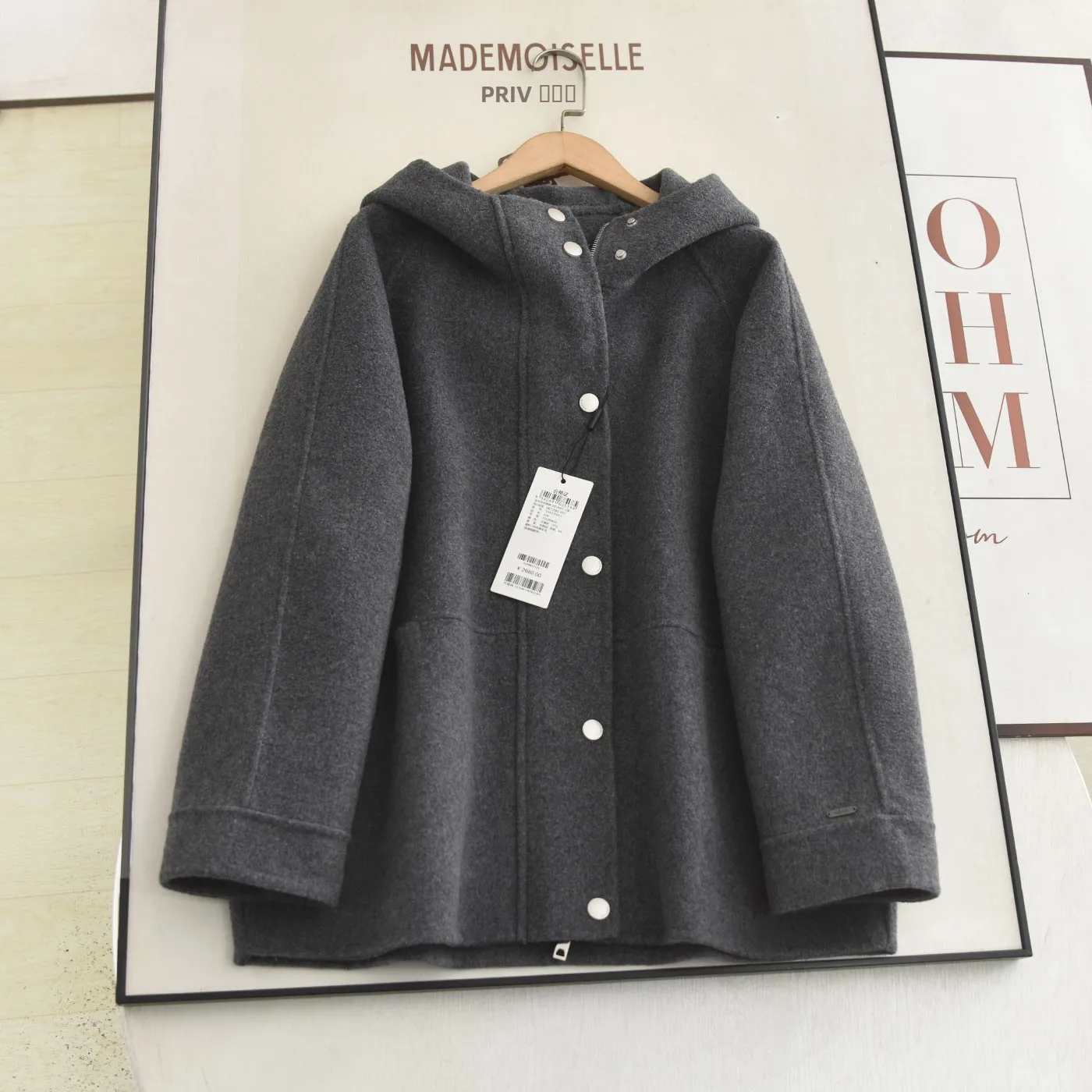 Новое зимнее шерстяное пальто в корейском стиле, повседневное свободное твидовое пальто-жакет, женское шерстяное пальто с капюшоном, повседневное свободное женское шерстяное пальто
Новое зимнее шерстяное пальто в корейском стиле, повседневное свободное твидовое пальто-жакет, женское шерстяное пальто с капюшоном, повседневное свободное женское шерстяное пальто