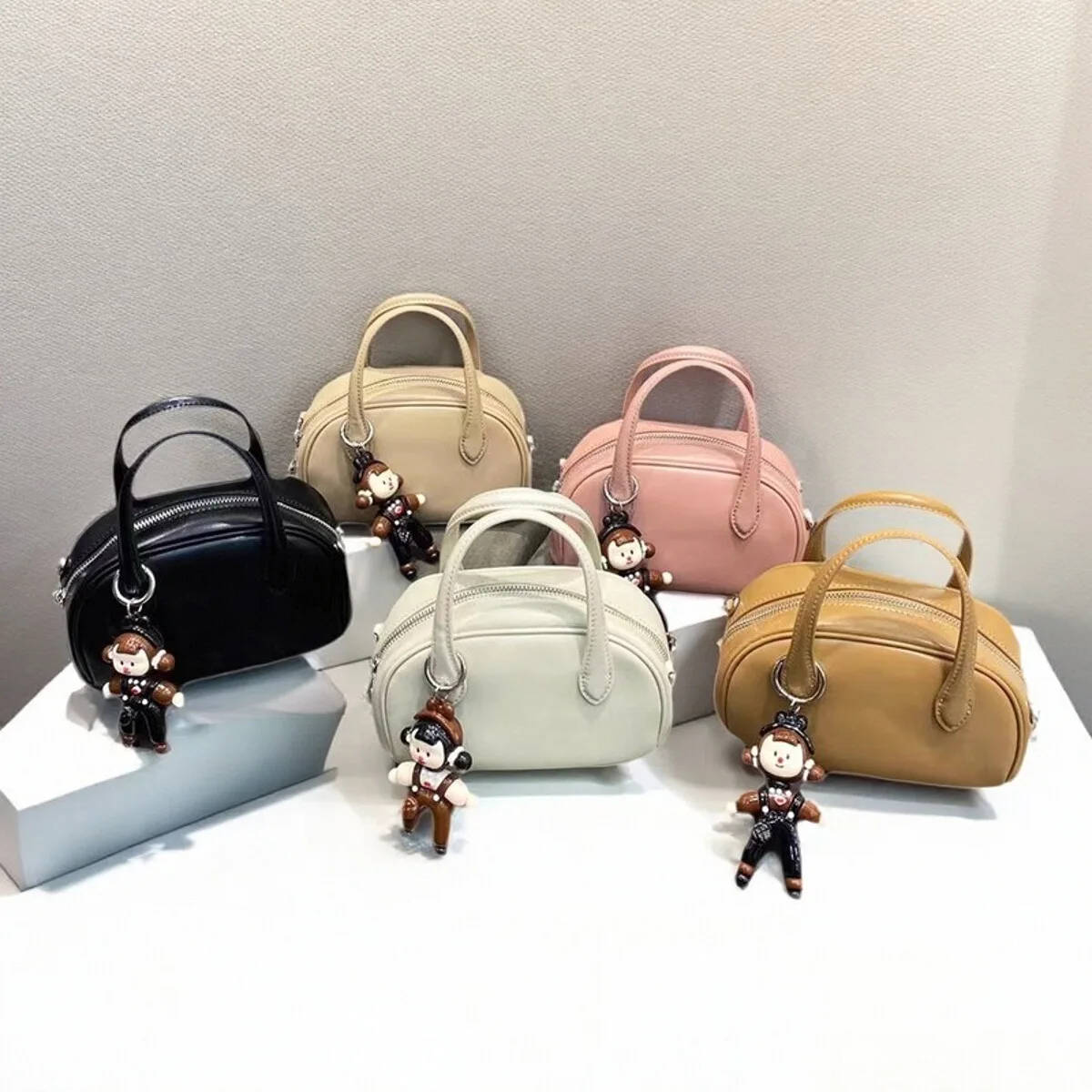 Briti Sle ell Bag Bowling Bag Women's High-End Sensation Small Design Handheld Bag Versatile Summer Crossbody Bag
Briti Sle ell Bag Bowling Bag Women's High-End Sensation Small Design Handheld Bag Versatile Summer Crossbody Bag