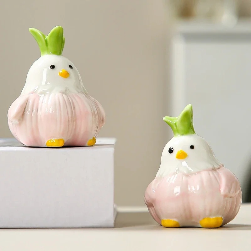 Creative Ceramic Ornament Garlic Bird Cartoon Cute Office Desk Decorations Modern Figurines Gift for Friends
Creative Ceramic Ornament Garlic Bird Cartoon Cute Office Desk Decorations Modern Figurines Gift for Friends