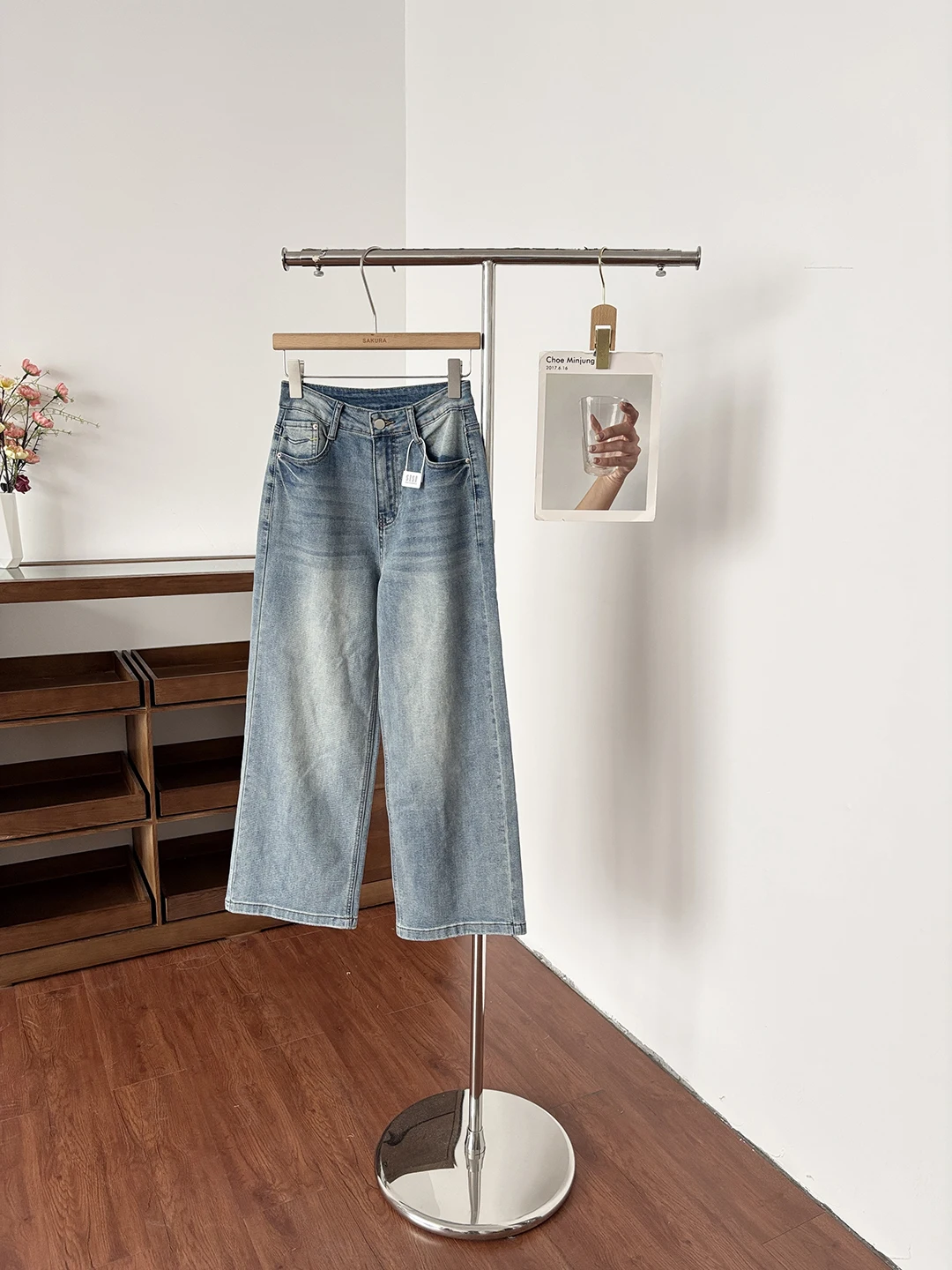 Elegant Retro High Waist Blue Denim Pants Women's Wide Leg Jeans Spring Summer New Style Simple Slimming High Waist Pants
Elegant Retro High Waist Blue Denim Pants Women's Wide Leg Jeans Spring Summer New Style Simple Slimming High Waist Pants