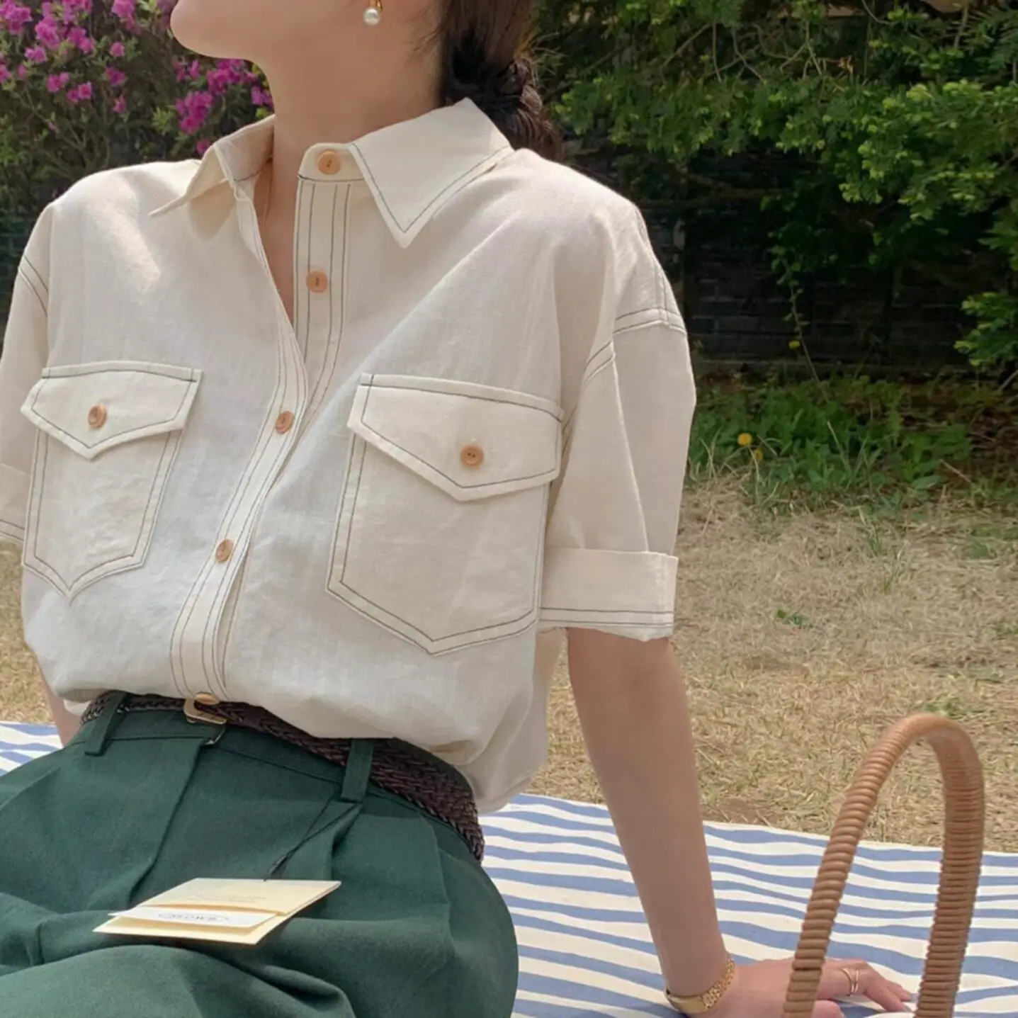 Dongda Gate Summer 2026 Women's Shirt Double Pocket Design Super Straight Line French Style Loose Fit Short Sleeve Pure Color
Dongda Gate Summer 2026 Women's Shirt Double Pocket Design Super Straight Line French Style Loose Fit Short Sleeve Pure Color