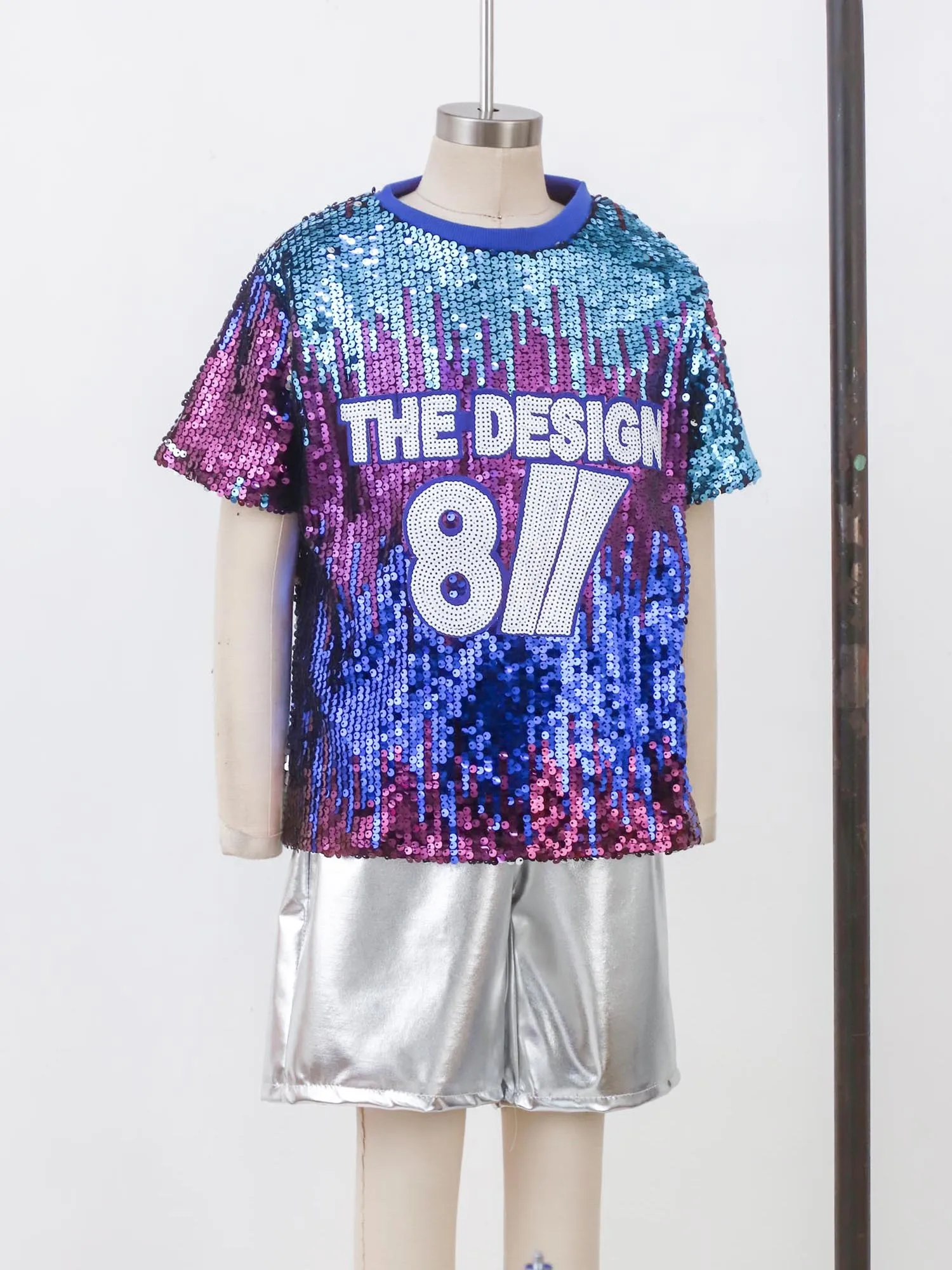 Kids Active Cheerleading Performance Set Short Sleeve Tee and Metallic Gloss Bottom Breathable Quick Dry for Stage Dance
Kids Active Cheerleading Performance Set Short Sleeve Tee and Metallic Gloss Bottom Breathable Quick Dry for Stage Dance