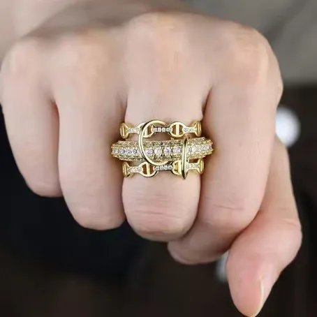 Легкое роскошное кольцо с тремя кольцами из меди и циркона в одном, кольцо в виде носа свиньи, креативное дизайнерское кольцо
Легкое роскошное кольцо с тремя кольцами из меди и циркона в одном, кольцо в виде носа свиньи, креативное дизайнерское кольцо