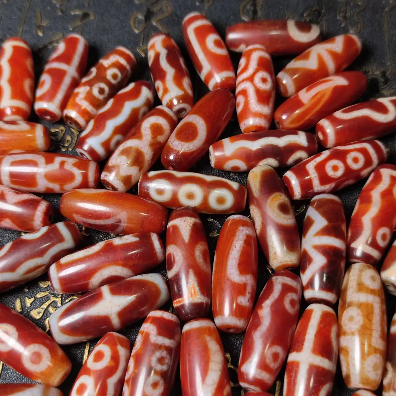 40pcs/lots Red Agate Magic Natural Stone Different Patterns Tibetan Dzi Beads 14mm*38mm Free Shipping
40pcs/lots Red Agate Magic Natural Stone Different Patterns Tibetan Dzi Beads 14mm*38mm Free Shipping