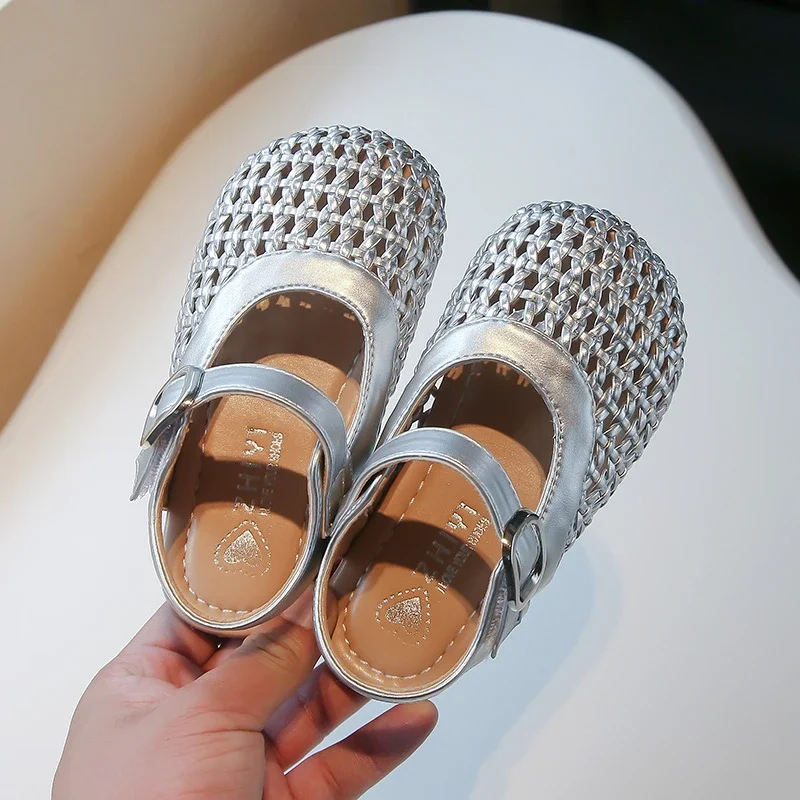2025 Children Casual Sandals for Girls Summer New Fashion Korean Style Soft Sole Anti-slippery Versatile Cut-outs Princess Shoes
2025 Children Casual Sandals for Girls Summer New Fashion Korean Style Soft Sole Anti-slippery Versatile Cut-outs Princess Shoes