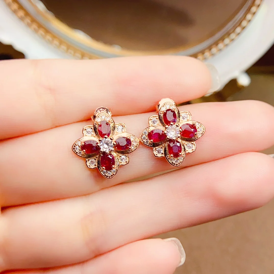 3*4mm Natural Ruby Earrings S925 Sterling Silver Certificate Four-leaf Design Fine Fashion Charm Weddings Jewelry for Women FS
3*4mm Natural Ruby Earrings S925 Sterling Silver Certificate Four-leaf Design Fine Fashion Charm Weddings Jewelry for Women FS