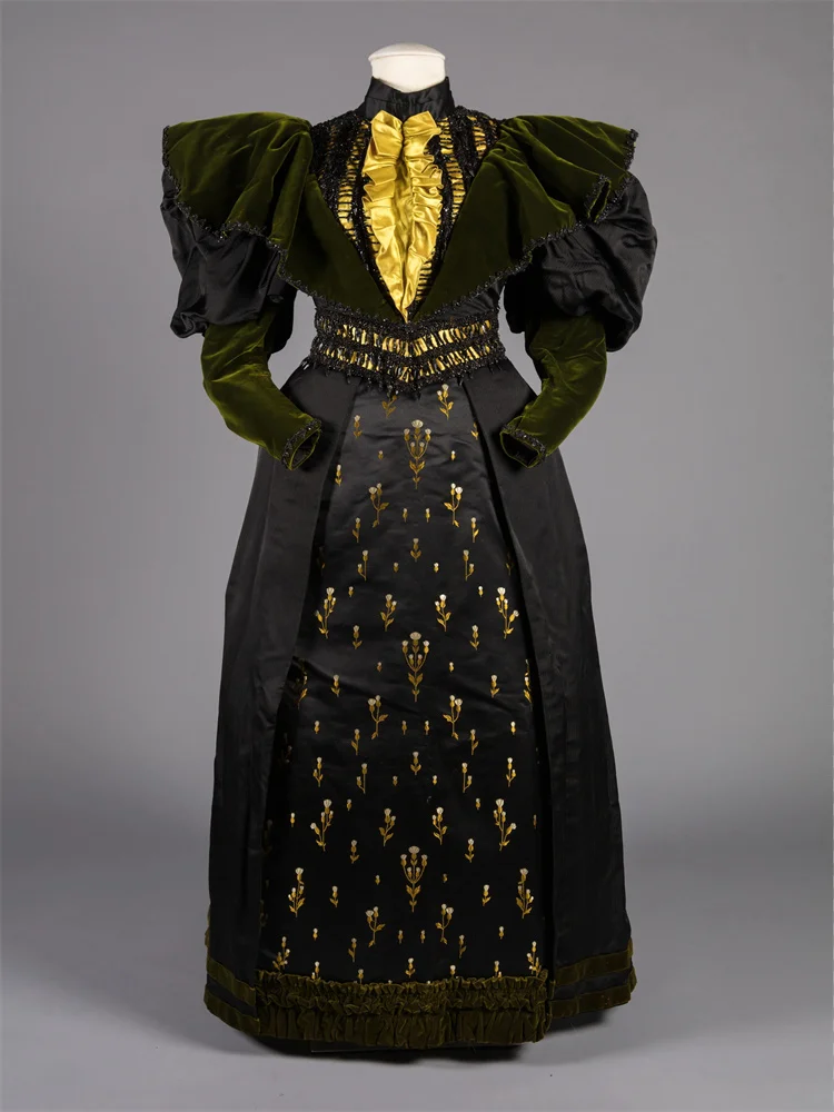 Historical Steampunk Victorian Edwardian Duchess Walking Costume Renaissance Royal Court Ball Gown
Historical Steampunk Victorian Edwardian Duchess Walking Costume Renaissance Royal Court Ball Gown