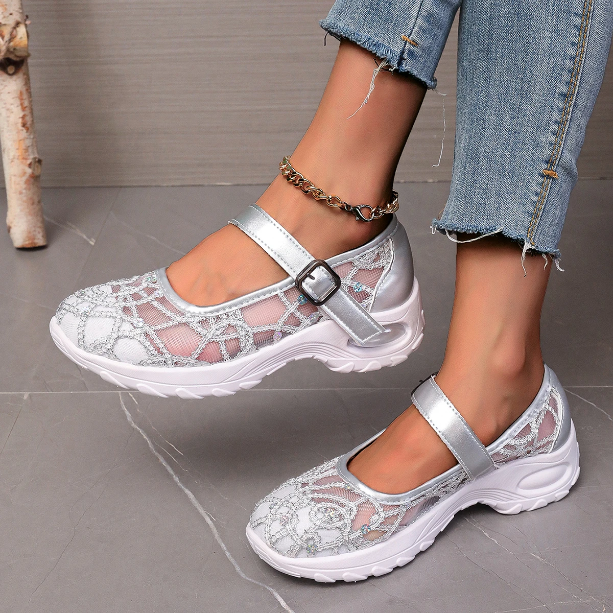 Women's Mesh Breathable Buckle Decorated Thick-soled Sneakers 2026 New Spring and Summer Luxury Designer Fashion Low-top Shoes
Women's Mesh Breathable Buckle Decorated Thick-soled Sneakers 2026 New Spring and Summer Luxury Designer Fashion Low-top Shoes