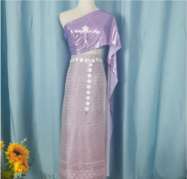 Female Filming of Dance in Dai Ethnic Costumes With Distinctive Characteristics in Xishuangbanna
Female Filming of Dance in Dai Ethnic Costumes With Distinctive Characteristics in Xishuangbanna