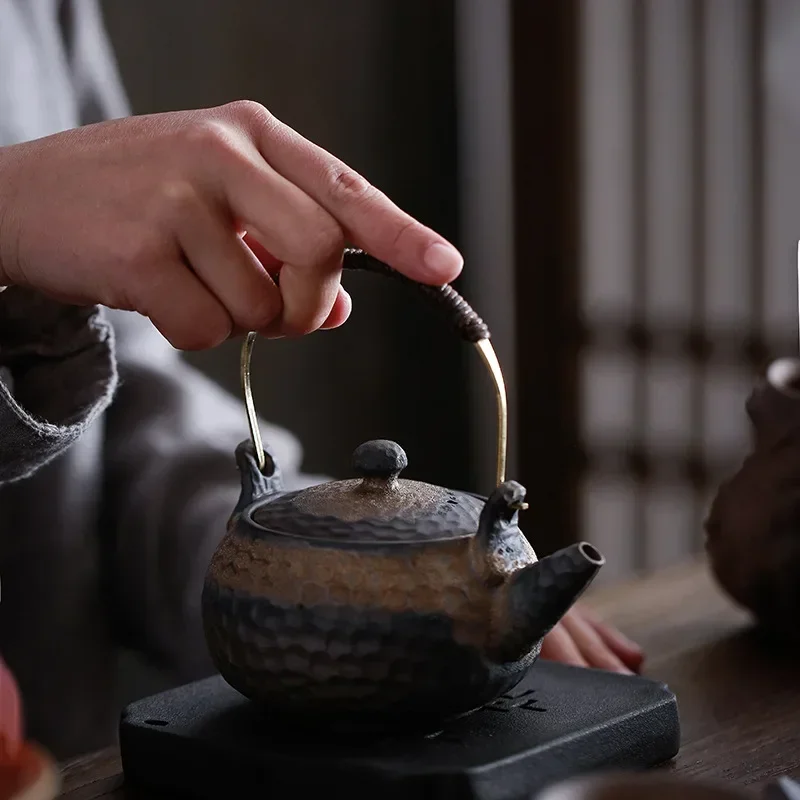 Ceramic Handmade Teapot Pure Handmade Kung Fu Tea Set Japanese Retro Rough Pottery Handheld Teapot Tea Table Accessories
Ceramic Handmade Teapot Pure Handmade Kung Fu Tea Set Japanese Retro Rough Pottery Handheld Teapot Tea Table Accessories