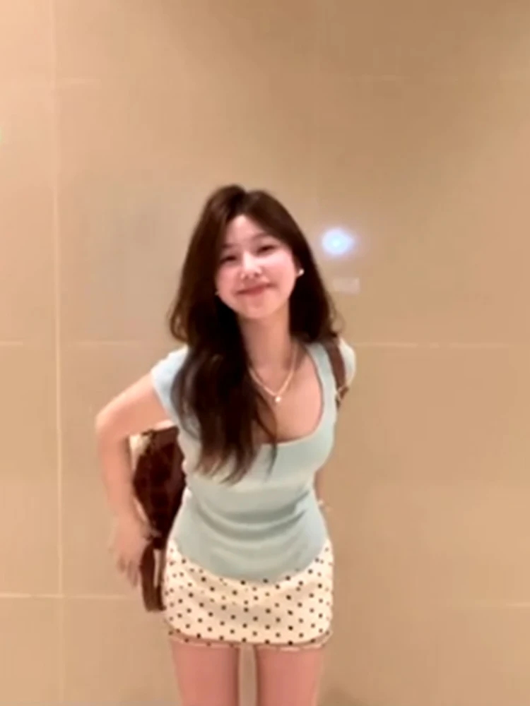 2026 Summer New Fashion Sensation Mesh Short Skirt Slimming Versatile Polka Dot Bodycon Skirt Women's Elegant Style
2026 Summer New Fashion Sensation Mesh Short Skirt Slimming Versatile Polka Dot Bodycon Skirt Women's Elegant Style