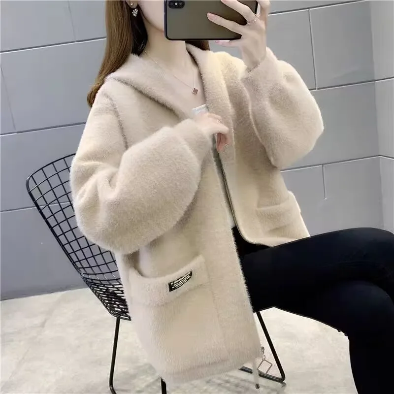 Women Jacket Autumn Winter New Fashion Imitate Mink Velvet Coat 2025 Female Short Hooded Thick Warm Wool Coat Outerwear Tops
Women Jacket Autumn Winter New Fashion Imitate Mink Velvet Coat 2025 Female Short Hooded Thick Warm Wool Coat Outerwear Tops
