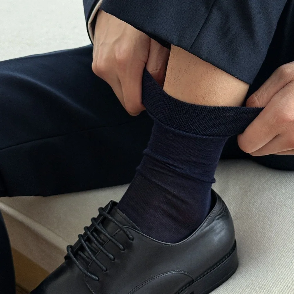 Casual Thin Men's Socks Breathable Silk Middle Tube Socks Solid Color Sweat-Absorbin Business Socks
Casual Thin Men's Socks Breathable Silk Middle Tube Socks Solid Color Sweat-Absorbin Business Socks