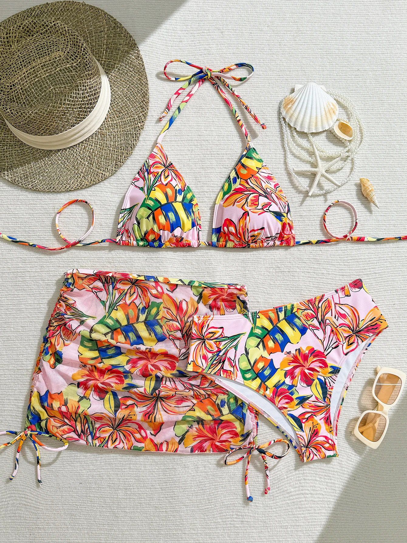 Женский купальник с цветочным принтом, бикини на шнуровке с завязками на шее, комплект из трех предметов, юбка-накидка, женский летний купальник для плавания и пляжа
Женский купальник с цветочным принтом, бикини на шнуровке с завязками на шее, комплект из трех предметов, юбка-накидка, женский летний купальник для плавания и пляжа