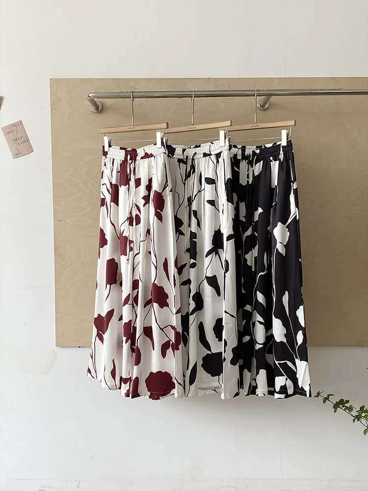 Лето 2025 г., новое корейское издание, роскошные и нишевые широкие брюки с принтом, свободные универсальные повседневные брюки с высокой талией и завязками
Лето 2025 г., новое корейское издание, роскошные и нишевые широкие брюки с принтом, свободные универсальные повседневные брюки с высокой талией и завязками