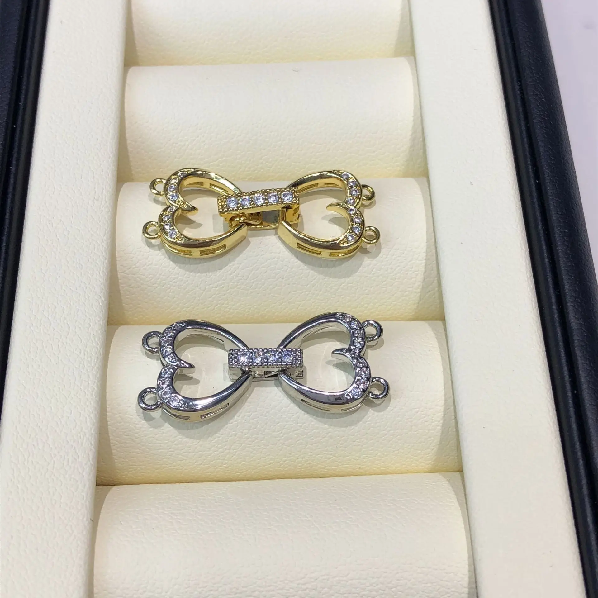 1 Piece of Zircon-set Love Double Row Connecting Buckle DIY Pearl Necklace Bracelet Universal Buckle Jewelry Accessories
1 Piece of Zircon-set Love Double Row Connecting Buckle DIY Pearl Necklace Bracelet Universal Buckle Jewelry Accessories